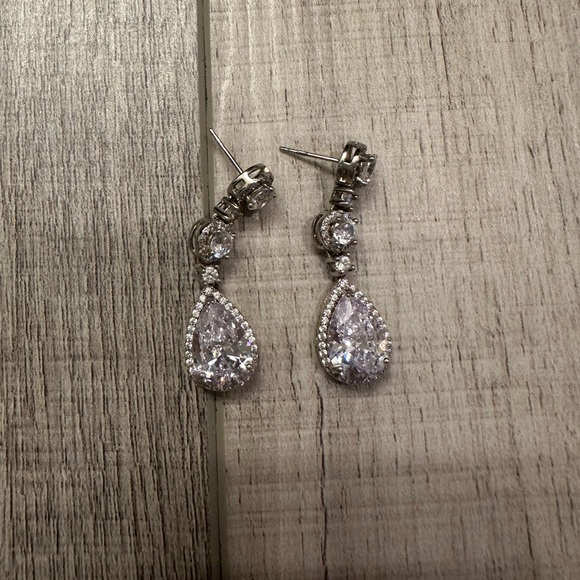 David Tutera Embellish bridal earrings. Never worn - Picture 5 of 7